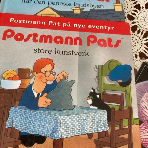 Postmann Pats store kunstverk.  Postmann Pat har den peneste landsbyen