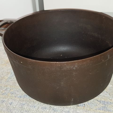 Høyang Polaris big iron pot stor jern gryte Ø25cm H14cm