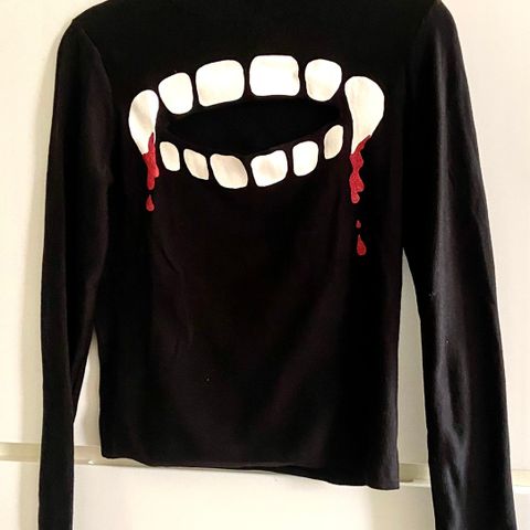 H&M - Divided -Black Light Knit Sweater with Opening at Mouth/Bus