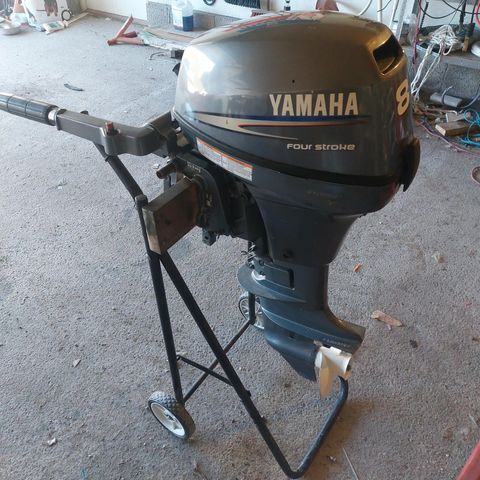 Yamaha 8 hk fourstroke selges i deler