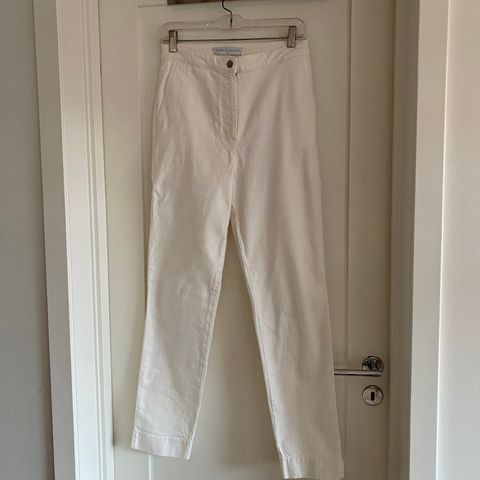 Kul off white dongeribukse fra Cathrine Hammel, str S