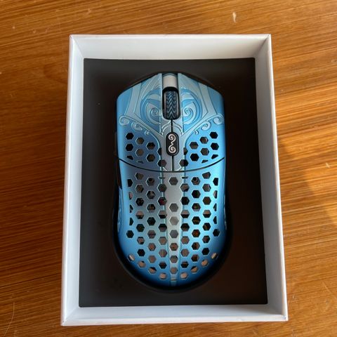 Finalmouse Starlight 12 Poseidon (SMALL)