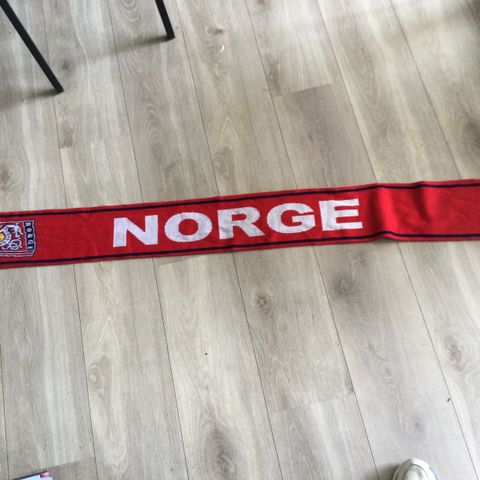 Norge supporterskjerf med drage( n) fra 2008