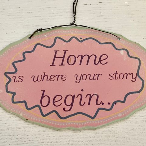 metallskilt « Home is where your story begin…