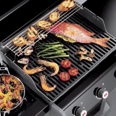 WEBER Spirit E-320 gassgrill med 3 brennere og sidebrenner (utekjøkken)