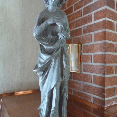 Skulptur av apostelen Johannes