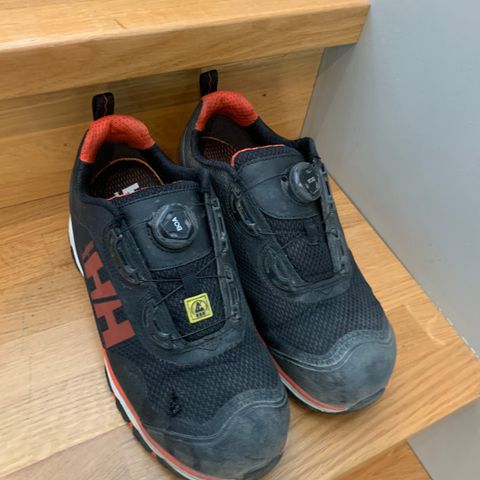 Helly Hansen og Puma vernesko