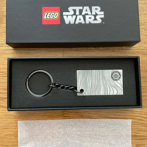 Ny LEGO Star Wars 5007403 The Mandalorian Beskar Key Chain - VIP