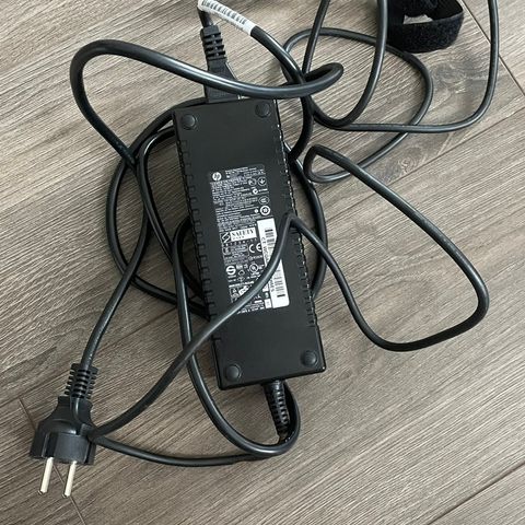 HP Adapter LADER 135 W