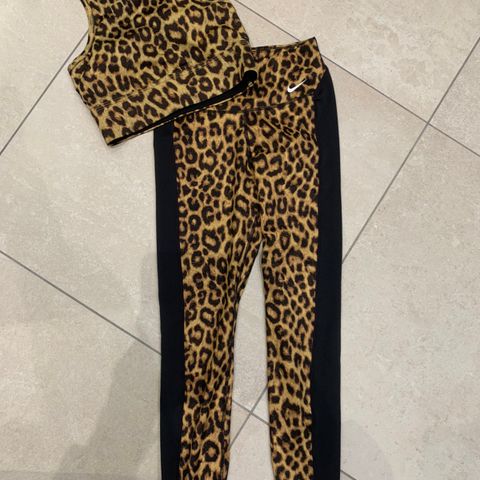 Nike Dri fit treningssett i leopardmønster xs