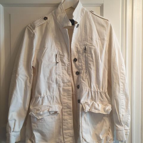 Off white jakke fra Zara str M (38/40)