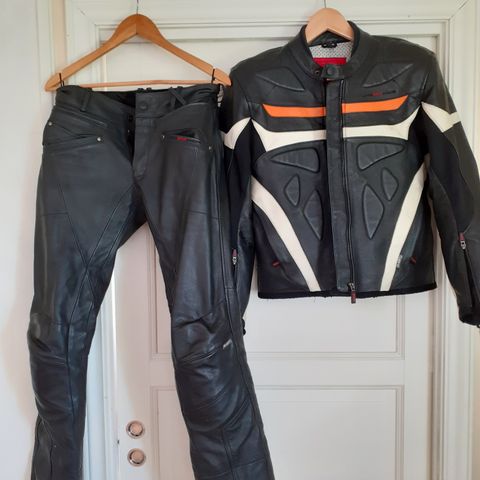 Lindstrands STR mc jakke og bukse str S og XS (passer en mellom 14 og 16 år)