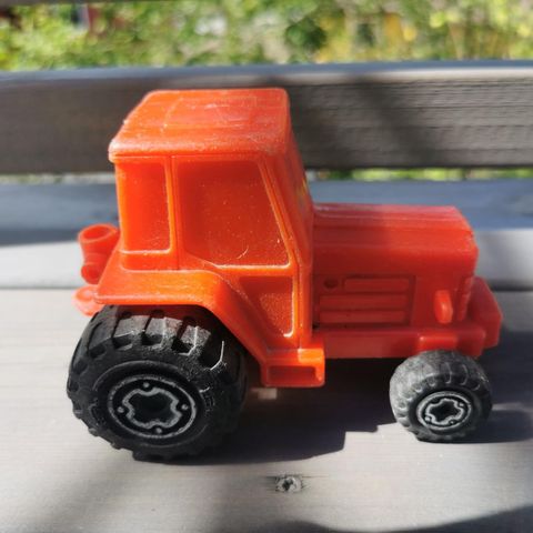 Traktor fra 1990-tallet - 13 x 9,5 cm