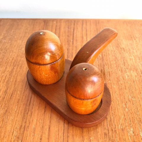 Veldig stilig vintage MCM salt og pepper sett i tre