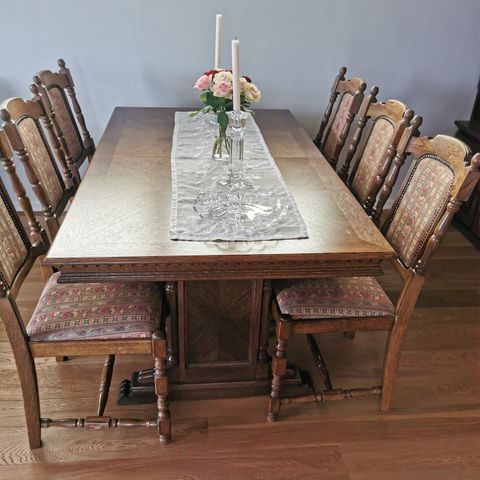 Carpati spisebord med 6 stoler