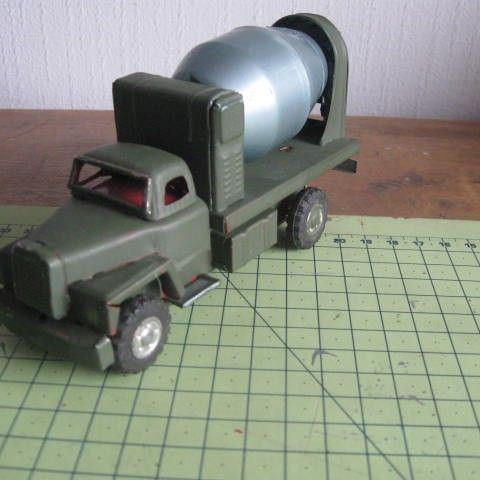 Lastebil fra Japan - Blikk/metal malt grønn  - 15 cm. Se bilder!