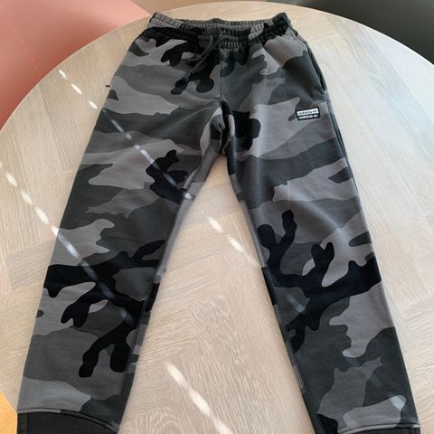 Adidas Originals Sweatpants / Joggebukse -  Farge: Camo - Størrelse: Small