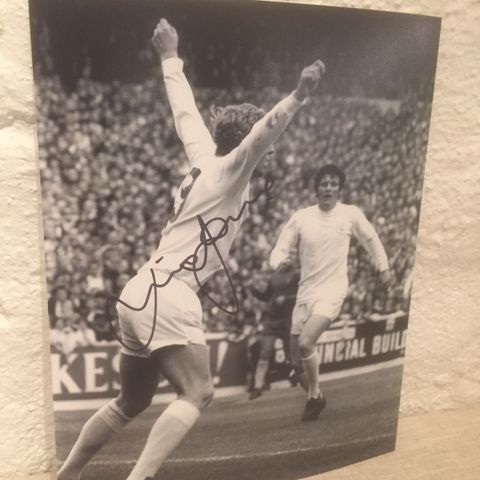 Leeds United - Mick Jones signert 20x25 cm fotografi med COA