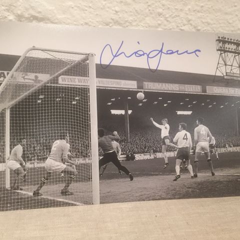 Leeds United - Mick Jones signert A4-fotografi med COA