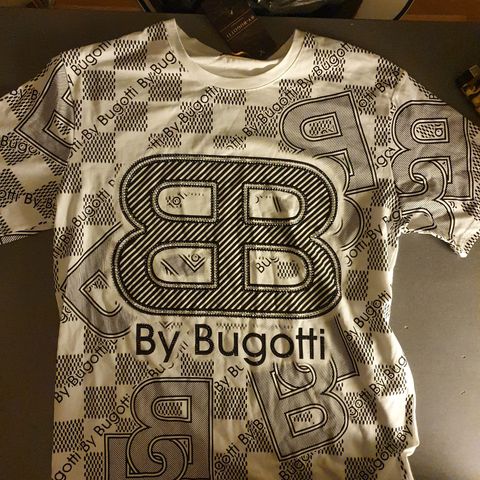 By Bugatti T-Shirts(skjorte) in white & black - Size Medium