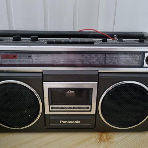 Tøft gammel kassettspiller/radia