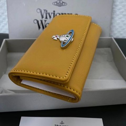 NY LEKKER NØKKELHOLDER FRA VIVIENNE WESTWOOD I SKINN 🧡 LIMITED EDITION