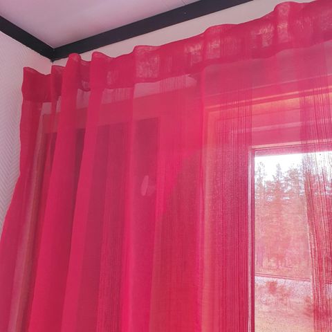Røde gardiner fra KID 4 lengder a 220x140 cm
