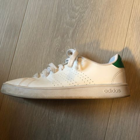 Hvite Adidas sko str 36.