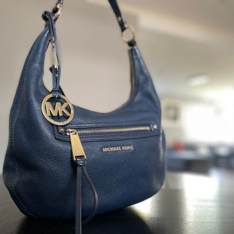 NY PRIS! Michael Kors blå veske, lite brukt