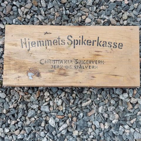 Gammel spikerkasse