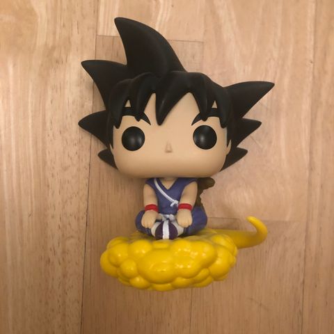 Ung Goku på en sky