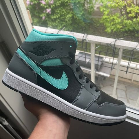 Nike Air Jordan 1 Mid Aurora