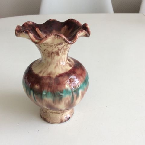 Blomster vase i keramikk.