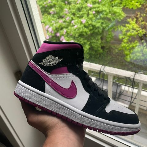 Nike Air Jordan 1 Magenta