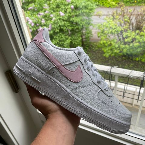 Nike Air Force 1 Low Pink