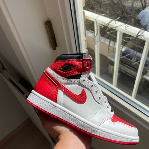 Nike Air Jordan 1 High University Red