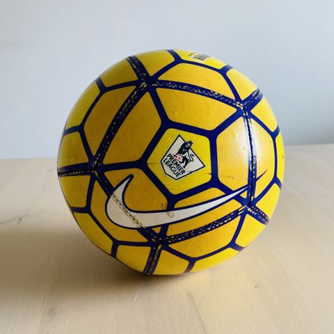 Nike liten triksefotball (48 cm omkrets)  Barclays premier league  15/16