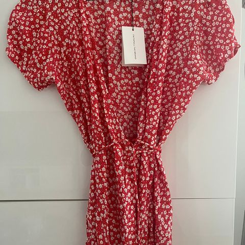 Louella Mini Wrap Dress - Careyes Floral Cherry kjole