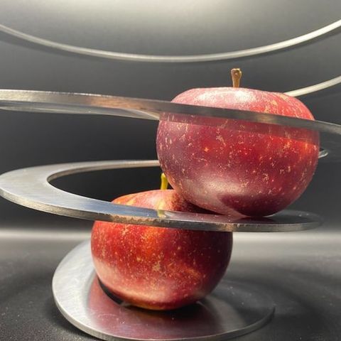 "Twisted Fruit Bowl" i rustfritt stål av Jacob Borch for Excel