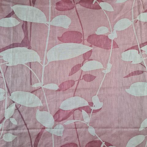 2 stk rosa mønstret gardiner fra Kid