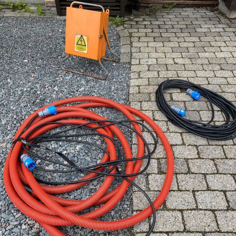 Byggestrømskap og 2 x 25 meter kabel