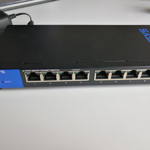 Switch 8-porter linksys