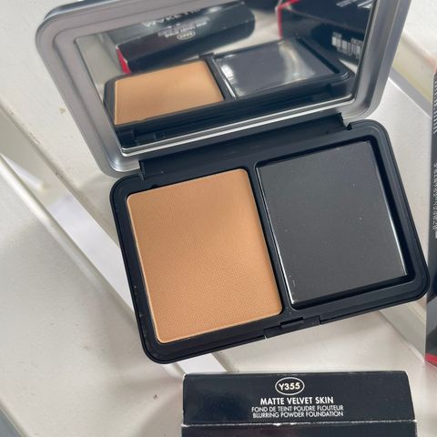Make Up For Ever Matte Velvet Skin Blurring Powder Foundation - ubrukt