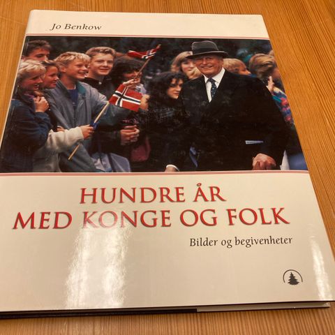 Jo Benkow : HUNDRE ÅR MED KONGE OG FOLK - BILDER OG BEGIVENHETER