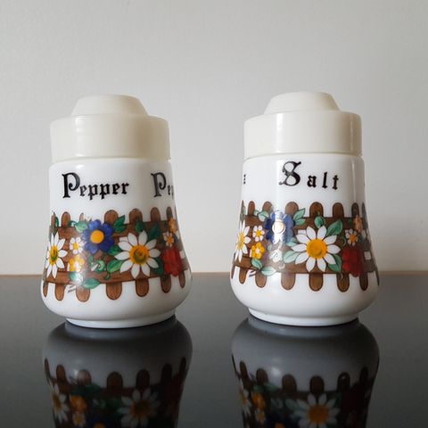 Salt- og pepperbøsser