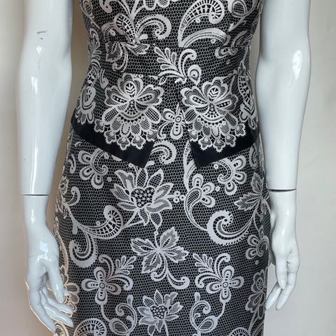 Ubrukt kjole fra London designer "Karen Millen", str.36 -36+ av 100% silke