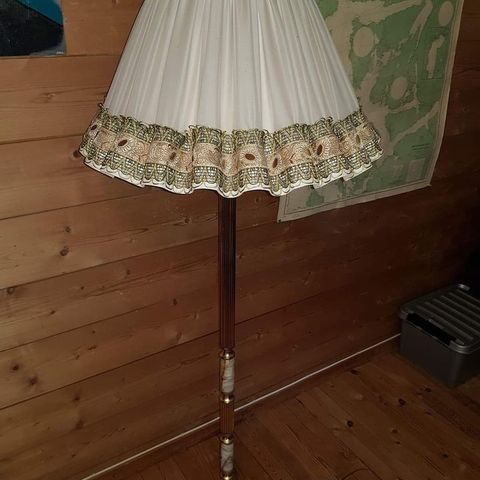 Stålampe med marmorfot