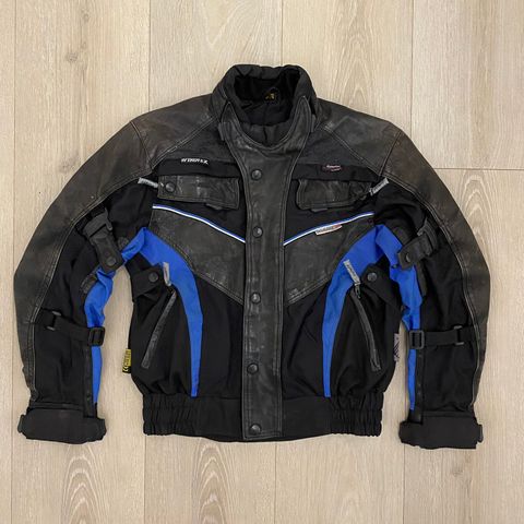 MC-jakke i stoff/skinn fra Roleff