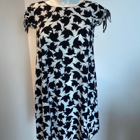 BabyDoll kjole Hvit og sort med mønster fugel Zara