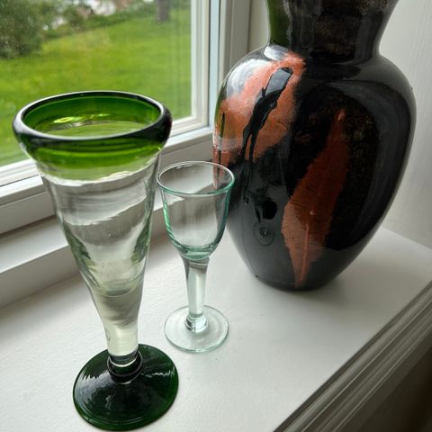 Vase glasskeramisk og to kunstnerglass
